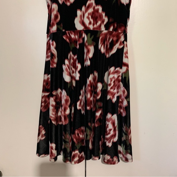 Abercrombie & Fitch Black Floral Velvet Fit & Flare Dress - Picture 9 of 9